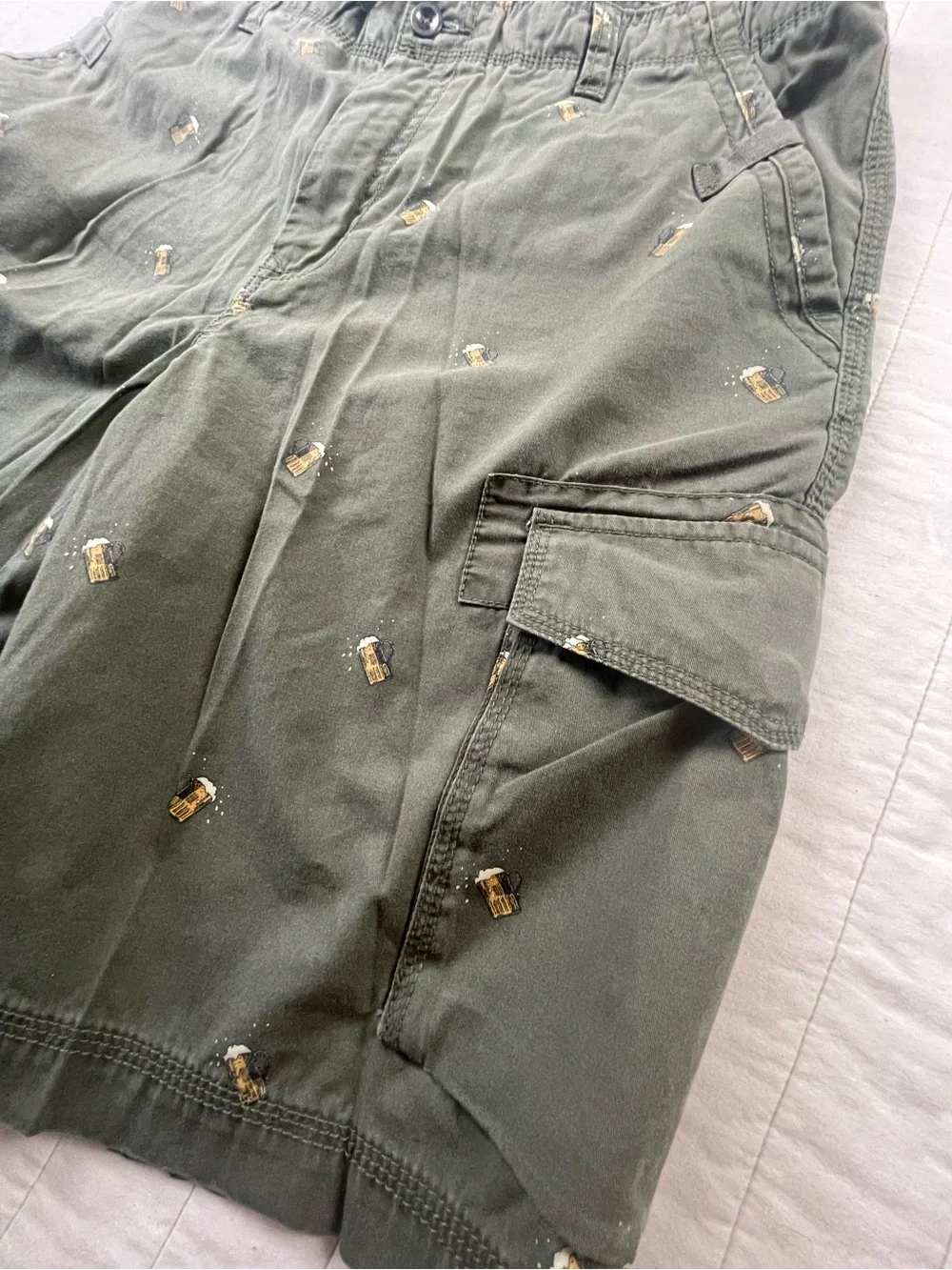 Bass Beer Mug Print Cotton Cargo Shorts 34